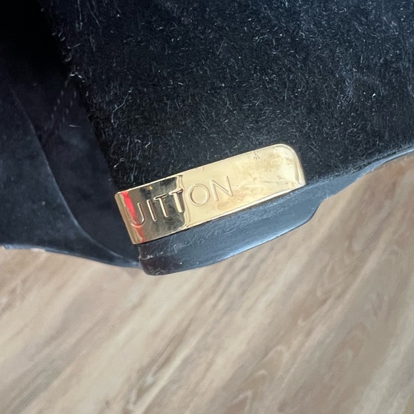 LOUIS VUITTON Ladies Black suede wedge boots. - Picture 11 of 13